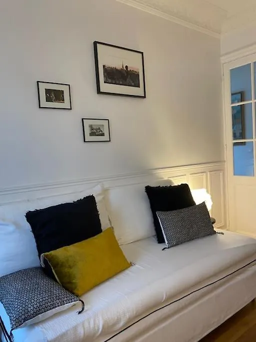 Charmant Appartement Typique Parisien