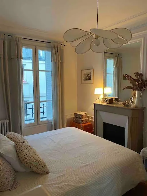 Apartment Charmant Appartement Typique Parisien