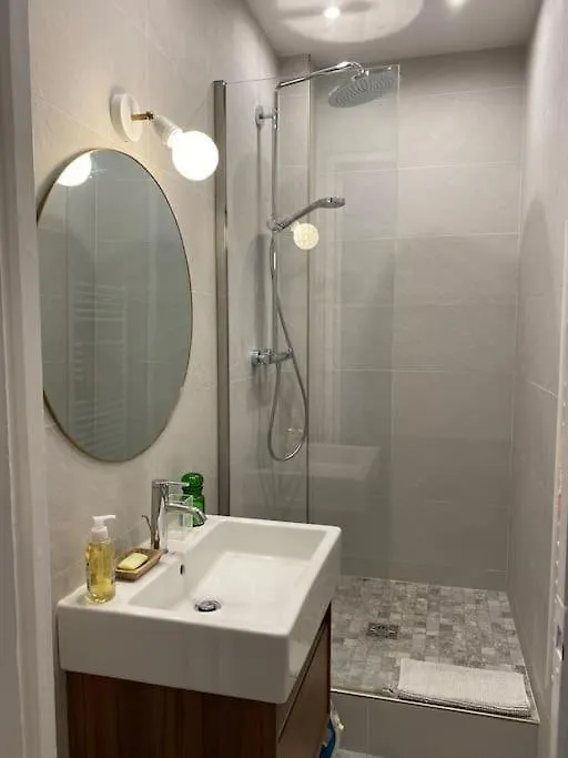 Apartment Charmant Appartement Typique Parisien